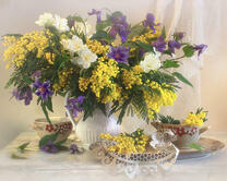 Без бренда «Натюрморт из мимоз и колокольчиков (20шт)» в Новокузнецке